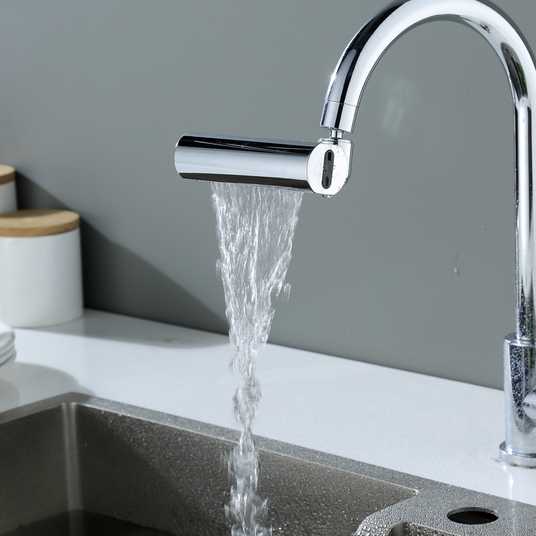 Multifunctional 360 Degree Rotatable Universal Shower Head with 4 Adjustable Water Flow Modes for Enhanced Experience