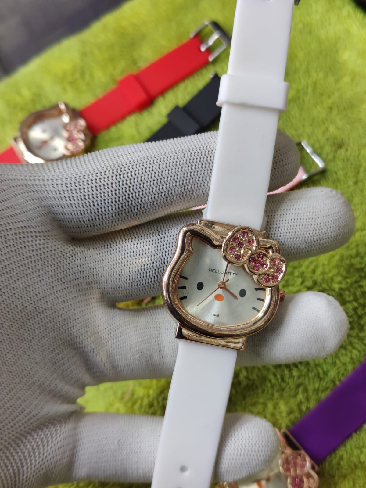 Beautiful Hello Kitty A86 Cartoon Cat Shaped Clock Dial Analog Wristwatch For Women