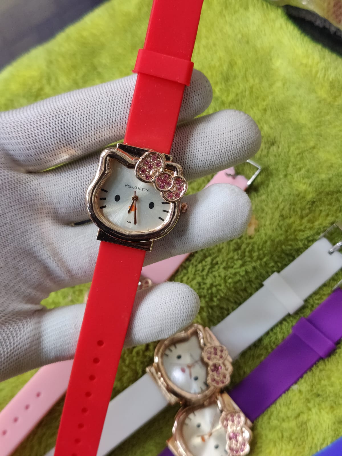 Beautiful Hello Kitty A86 Cartoon Cat Shaped Clock Dial Analog Wristwatch For Women