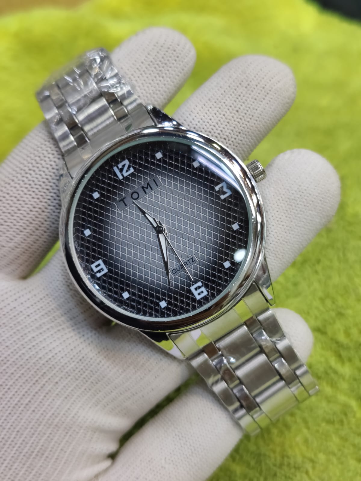 Tomi Quartz Clock Dial Analog Chain Wristwatch For Men