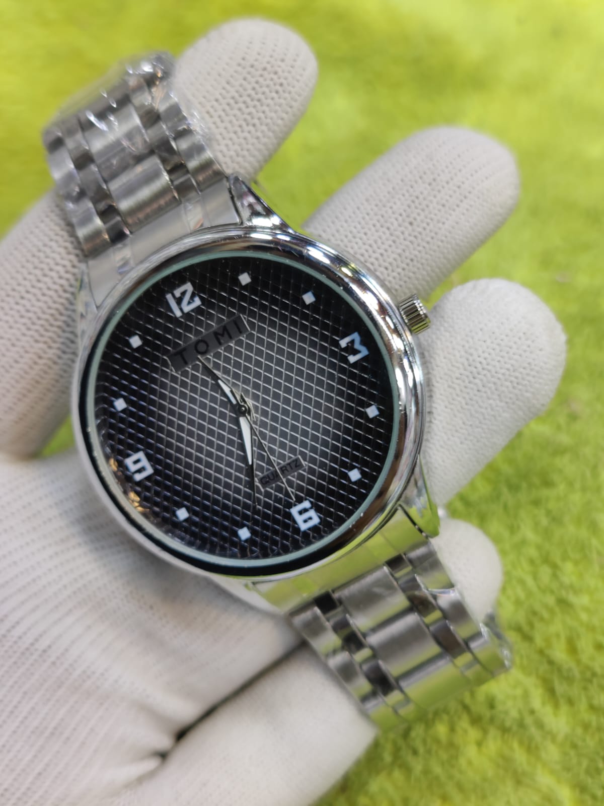 Tomi Quartz Clock Dial Analog Chain Wristwatch For Men