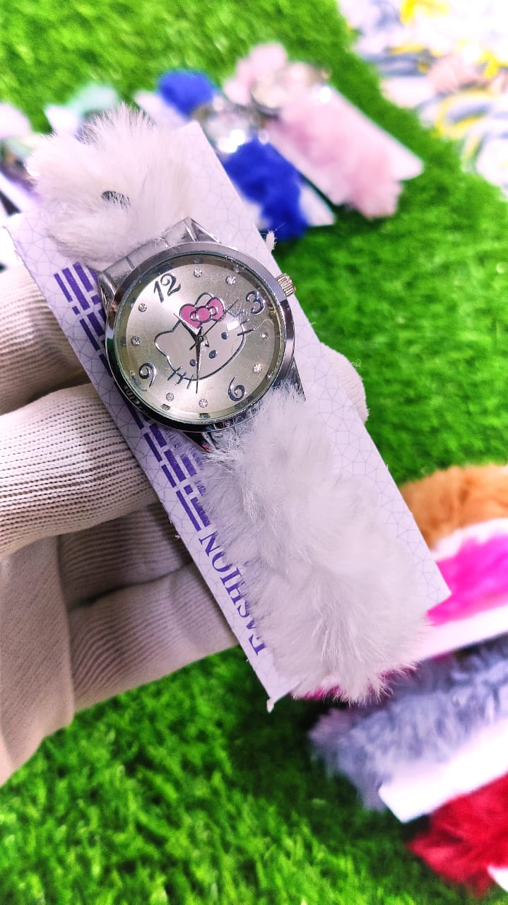 Beautiful Hello Kitty Cartoon Cat Round Shaped Clock Dial Analog Wristwatch For Kids and Women